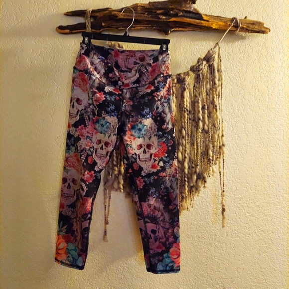 Evolution and Creation Floral Skull Leggings - Picture 1 of 3